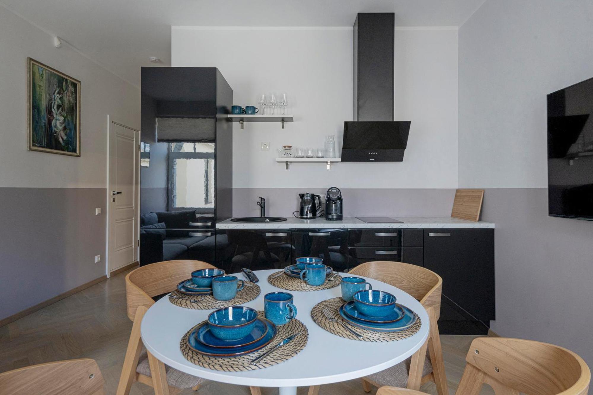 Elegant In Quiet Center Apartment